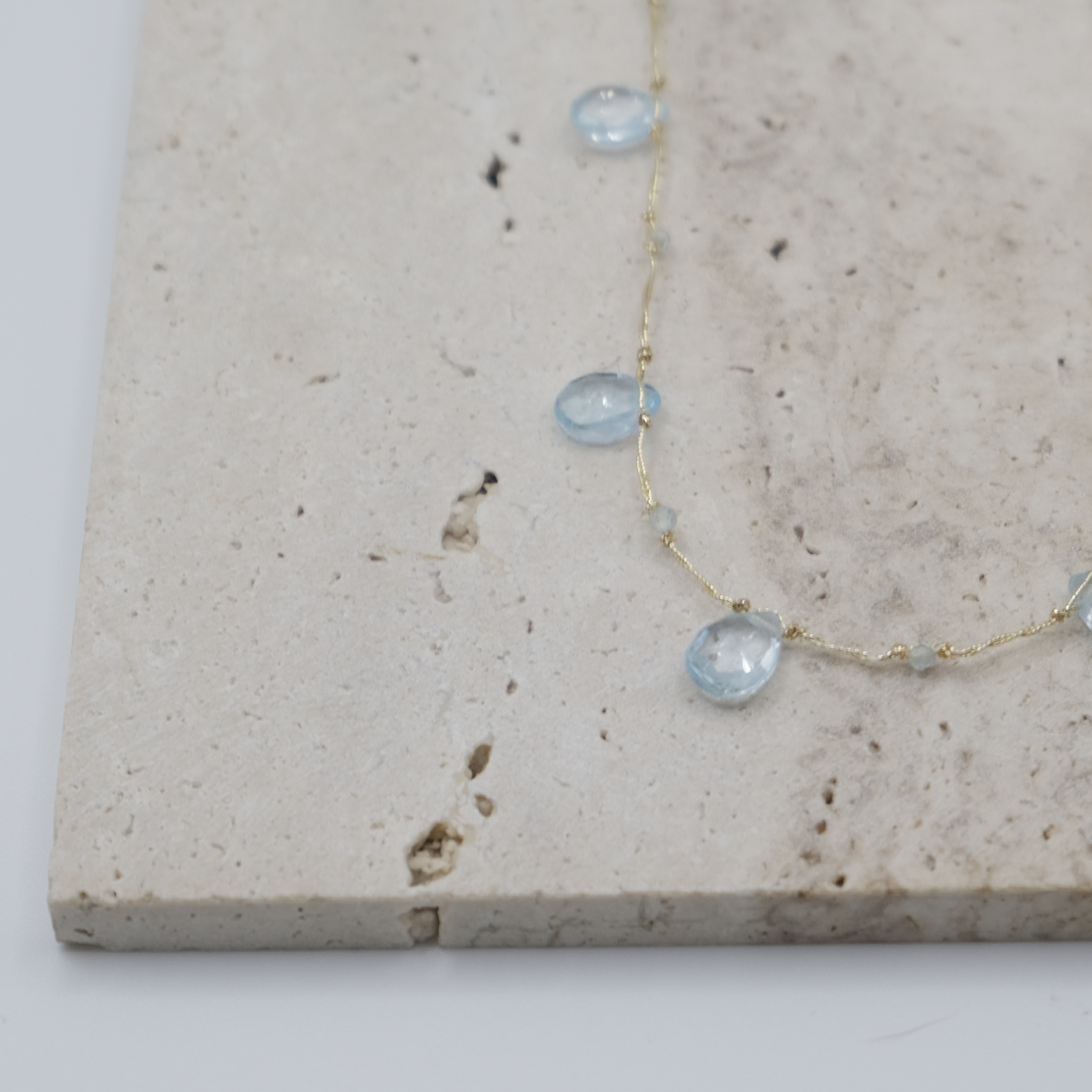 Collana Filo dorato & Acquamarina